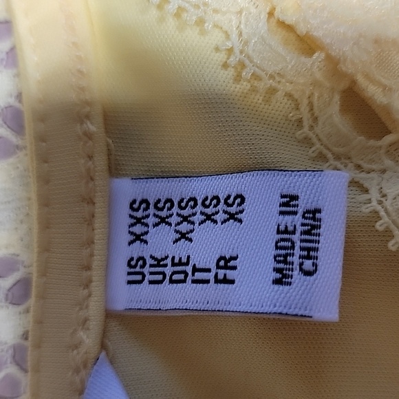 Isaac Mizrahi Size XXS Yellow Lace Overaly Knee Length Shift Dress, EUC - Picture 12 of 13